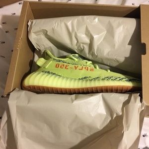 Yeezy 350 v2 Frozen Yellow